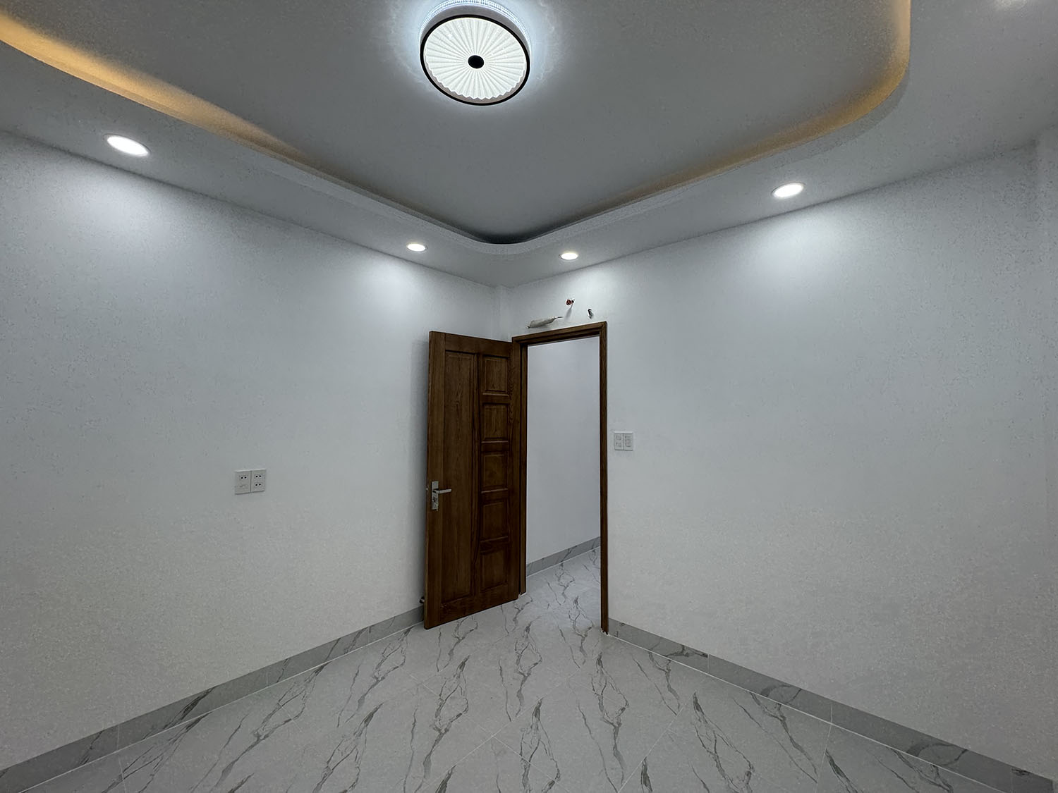 Nhà phố 3 lầu, mới 100% xe hơi đổ cách nhà 10m khu VIP Nguyễn Văn Đậu - Gần Phan Đăng Lưu